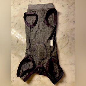 Small dogs button down vest size : small